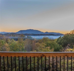 Luxury 12-Bedroom Cabin with Indoor Pool, Hot tub & Movie Theater, Sleeps 36